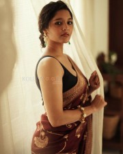 Vanangamudi Heroine Ritika Singh Sexy Saree Photoshoot Pictures 02