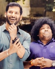 Veeram Vaagai Soodum Movie Vishal and Yogi Babu 01