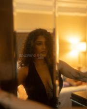 Vettaiyan Actress Ritika Singh Glamorous Photos 02