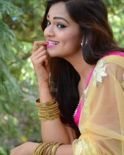 Actress Aswini Hot Saree Cleavage Pictures 14