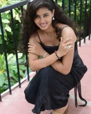 Actress Pavani Sexy Pictures 02