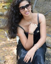 Actress Pavani Sexy Pictures 18