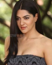 Beautiful Sakshi Chowdary Photos 13