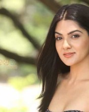 Beautiful Sakshi Chowdary Photos 17