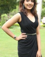 Sexy Madhu Shalini Photos 40