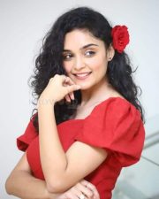 Actress Kashish Khan at Kinnerasaani Trailer Launch Pictures 01