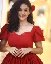 Actress Kashish Khan at Kinnerasaani Trailer Launch Pictures 10