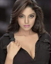Ethir Vinaiyatru Actress Sanam Shetty Photoshoot Stills 07