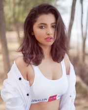 Ikk Movie Heroine Anika Vikhraman Photos 06