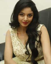 Kalai Vendhan Heroine Sanam Shetty Stills 01