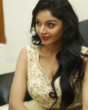 Kalai Vendhan Heroine Sanam Shetty Stills 07