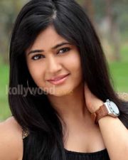 Manthrikan Heroine Poonam Bajwa Cute Stills 01 Manthrikan Heroine Poonam Bajwa Cute Stills 01