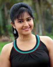 Manthrikan Heroine Poonam Bajwa Cute Stills 03 Manthrikan Heroine Poonam Bajwa Cute Stills 03