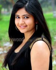 Manthrikan Heroine Poonam Bajwa Cute Stills 08