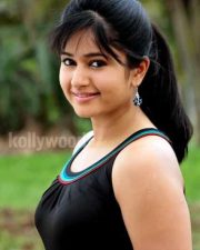 Manthrikan Heroine Poonam Bajwa Cute Stills 25