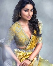 Seductive Tamil Actress Shriya Saran Photoshoot Stills 01