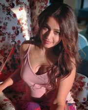 Sexy Poonam Bajwa in a Pink Tank Top Picture 01