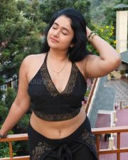 Stylish Hot Poonam Bajwa in a Black Halter Neck Top and Matching Skirt with Gold Patterns Pictures 04 Stylish Hot Poonam Bajwa in a Black Halter Neck Top and Matching Skirt with Gold Patterns Pictures 04