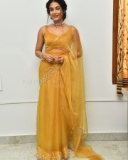 Actress Aakanksha Singh at Shashtipoorthi Movie Interview Pictures 02