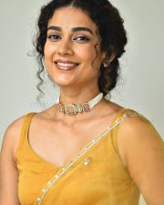 Actress Aakanksha Singh at Shashtipoorthi Movie Interview Pictures 25