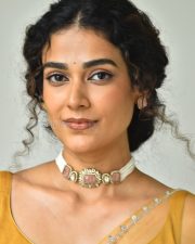 Actress Aakanksha Singh at Shashtipoorthi Movie Interview Pictures 34