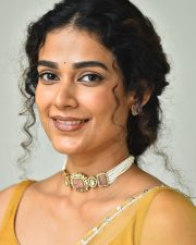 Actress Aakanksha Singh at Shashtipoorthi Movie Interview Pictures 35