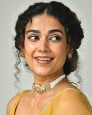 Actress Aakanksha Singh at Shashtipoorthi Movie Interview Pictures 36