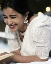 Actress Komalee Prasad Hd Pictures 01