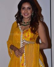 Actress Mahima Nambiar at Chandramukhi 2 Movie Pre Release Event Photos 04