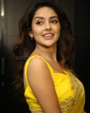 Actress Mahima Nambiar at Chandramukhi 2 Movie Press Meet Photos 02