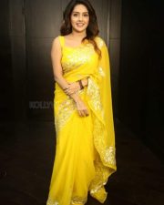 Actress Mahima Nambiar at Chandramukhi 2 Movie Press Meet Photos 10