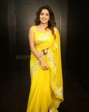Actress Mahima Nambiar at Chandramukhi 2 Movie Press Meet Photos 11