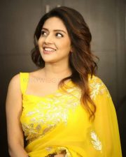 Actress Mahima Nambiar at Chandramukhi 2 Movie Press Meet Photos 14
