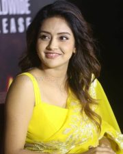 Actress Mahima Nambiar at Chandramukhi 2 Movie Press Meet Pictures 02