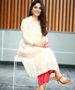 Actress Samyuktha Menon at Bimbisara Movie Interview Photos 14