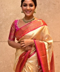 Actress Samyuktha Menon at Vaathi Sir Movie Blockbuster Success Meet Photos 03