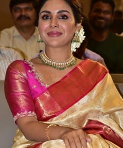Actress Samyuktha Menon at Vaathi Sir Movie Blockbuster Success Meet Photos 08