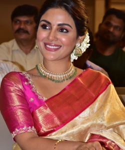 Actress Samyuktha Menon at Vaathi Sir Movie Blockbuster Success Meet Photos 09