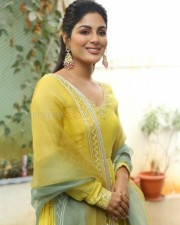 Actress Samyuktha Menon at Vaathi Sir Movie Interview Pictures 11