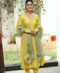 Actress Samyuktha Menon at Vaathi Sir Movie Interview Pictures 21