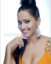 Actress Sanjana Singh Hot Stills 24