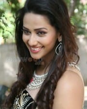 Actress Sanjana Singh New Stills 09
