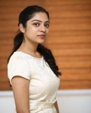 Actress Varsha Bollamma at Swathi Muthyam Movie Interview Photos 34
