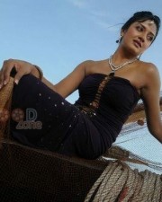 Actress Vimala Raman Sexy Photos 19