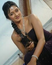 Actress Vimala Raman Sexy Photos 21