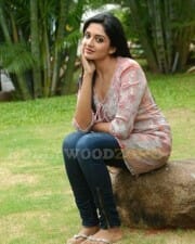 Actress Vimala Raman Sexy Stills 09