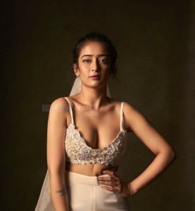 Akshara Haasan Gorgeous White Dress Photoshoot Stills 02