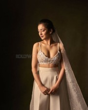 Akshara Haasan Gorgeous White Dress Photoshoot Stills 03