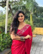 Beautiful Shweta Tiwari in a Red Saree Photos 01