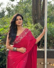 Beautiful Shweta Tiwari in a Red Saree Photos 03
